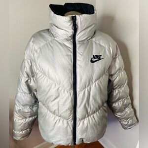 Nike Women’s Silver Puffer Jacket Size Medium